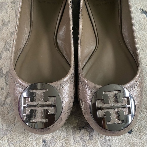 Tory Burch Women's Reva Metallic Cobra Ballet Flat - Picture 7 of 7